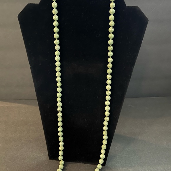 Beautiful African pale apple green jade necklace - Picture 2 of 4